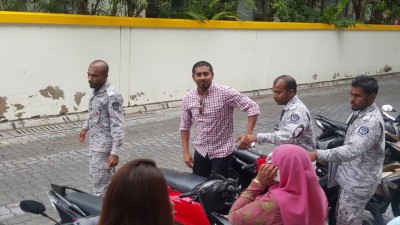 މަހުލޫފަށް ބޭރުން ފަރުވާ ދިނުމަށް ޑޮކްޓަރުން ވަނީ ލަފާދީފައި: އާއިލާ