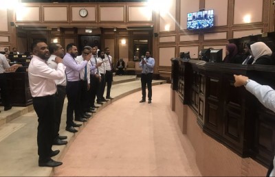 ދެ ކޮމިޝަނަށް ބާރު ދިނުމާ ދެކޮޅަށް އިދިކޮޅުން އިހުތިޖާޖްކޮށްފި