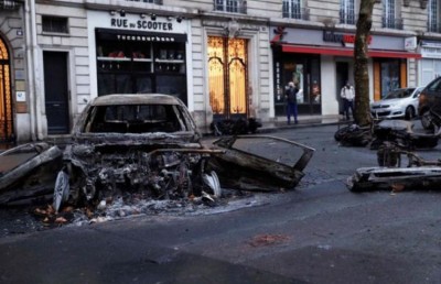 ފްރާންސްގެ ހަމަނުޖެހުންތައް ހުއްޓުވަން ކުއްލި ނުރައްކަލުގެ ހާލަތު އިއުލާން ކުރަން ޖެހިދާނެ