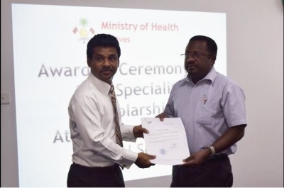 ސުޕާ ސުޕެޝަލައިޒްވާން އިތުރު ތިން ޑޮކްޓަރުންނަށް ސްކޯލޮޝިޕް ދީފި