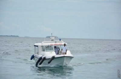 އެކްސިޑެންޓްވި މީހަކު ގޮވައިގެން ދަތުރުކުރި ސީއެމްބިއުލާންސެއް ފަރަށް އަރައިފި