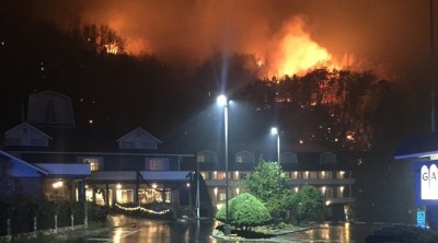 އެމެރިކާގެ ގެޓްލިންބާގްގައި އަލިފާން ރޯވެ އަނދަނީ