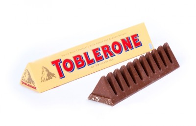 ޓޮބްލެރޯން ޗޮކްލެޓްގައި ހަލާލު ލޯގޯ ޖެހުމުން ޔޫރަޕްގެ ބައެއް ގައުމުތަކަށް މައްސަލައަކަށް