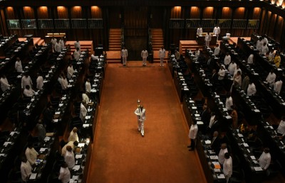 ލަންކާގެ 1.5 ބިލިއަން ޑޮލަރުގެ ދަރަނި ދެއްކޭނެ ގޮތް ޕާލަމެންޓުން ހަދައިދީފި