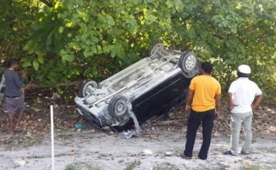 އައްޑޫގައި ބާރު ސްޕީޑުގައި ދުއްވި ކާރެއް ފުރޮޅާލައިފި