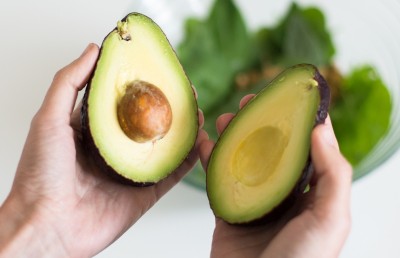 އެވޮކާޑޯ ފަޅާލަންވާނީ ރަނގަޅަށް ދޮވެފައި