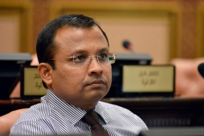 މެމްބަރު ރިޔާޒުގެ އަތުން ނަގާފައިވާ ފައިސާތަކެއް ދައްކަން ކޯޓުން މީހަކަށް އަންގައިފި