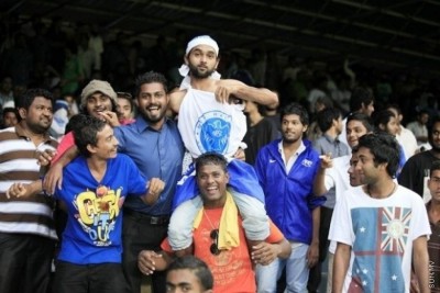 ސަޕޯޓަރުންނާ އެކު ނިއުގެ ފަރިތަކުރުންތަށް މާދަމާ ފަށަނީ