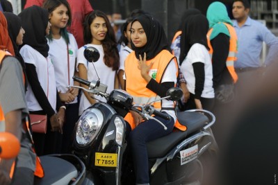 އަންހެން ޑްރައިވަރުން ހިމެނޭ ގޮތަށް ސައިކަލް ޓެކްސީގެ ހިދުމަތް ފަށައިފި