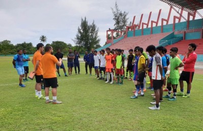 ސްޕެއިނުގެ ޓީއެންޖީއެސް އިން އައްޑޫގައި ފުޓްބޯޅަ ތަމްރީން ދެނީ