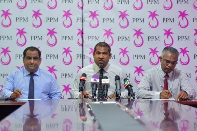 ކެންޑިޑޭޓުންނަށް ޕީޕީއެމްގެ ޓިކެޓް ހަވާލު ކުރުން ހޮނިހިރު ދުވަހުގެ ރޭ