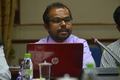 ފިޔާޒު ފުލުހެއްގެ ގައިގައި އަތްލި މަންޒަރެއް ނުދެކެން: ހެކިން