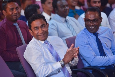 އިދިކޮޅު ޕާޓީން ފެންނަނީ އެކަކު ވަށައިގެން "ތަވާފު" ކުރާތަން: ރައީސް