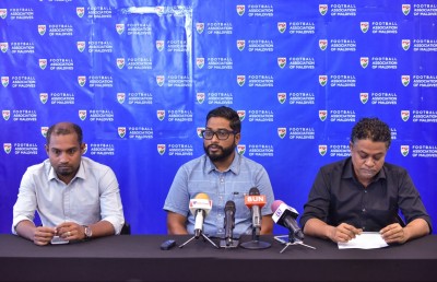 "އަތޮޅުތަކަށް ފުޓްބޯޅަ ފުޅާކުރުމުގެ ސްޕީޑް ހަލުވި ކުރަން ޖެހޭ"