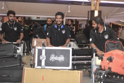 ދިވެހި އަޑުތަކުން ގުގުމާލުމަށް ސައުންޑްސް އޮފް މޯލްޑިވްސްގެ ޓީމް ސިންގަޕޫރަށް