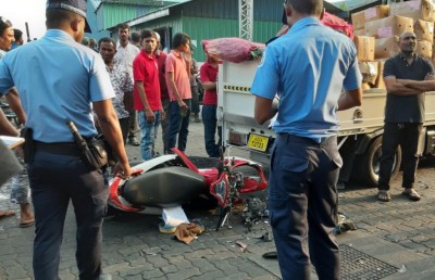 މަރަށް ތެޅުނު އިރު ވެސް ފޮޓޯ ނަގަން ތިބުމުން ފާޑުކިޔުން!