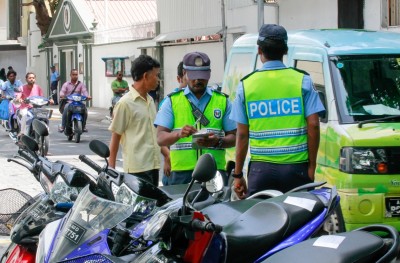 ޕާކިން ސްޓިކާ ޖެހުން ވަގުތީ ގޮތުން ހުއްޓާލައިފި