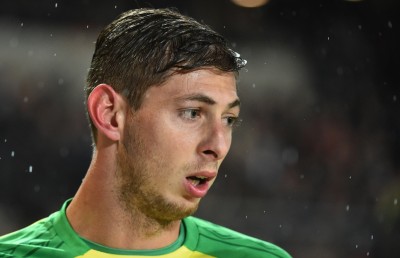 ކާޑިފާ އަލަށް ގުޅުނު ކުޅުންތެރިޔާ ދަތުރުކުރި ޖެޓް ގެއްލިގެން ހޯދަނީ