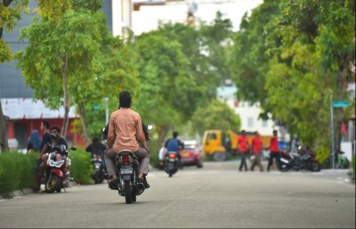 މަރުވެފައި އޮތް މީހަކު ރޯހައުސްއެއްގެ ޓެރަސްމަތީ އޮއްވައި ފެނިއްޖެ