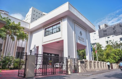 މުހިންމު ކަންކަން ބައިވަރު، އެކަމަކު މަޖިލިސް ސީރިއަސްއެއް ނޫން!