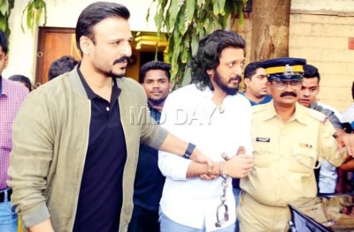 ވިވެކްގެ ގެއިން "ހައްޔަރު ކުރި ވަގަކީ" ރިތޭޝް ދޭޝްމުކް!