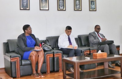 ރާއްޖޭގެ ހާލަތު ބެލުމަށް ކޮމަންވެލްތުގެ ވަފުދެއް އަތުވެއްޖެ