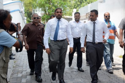 ގާސިމް ހައްޔަރުކުރީ 42 މެމްބަރުންގެ ވޯޓު ހޯދުމަށް ނުފޫޒު ފޯރުވާ ކަމަށް ތުހުމަތުކޮށް