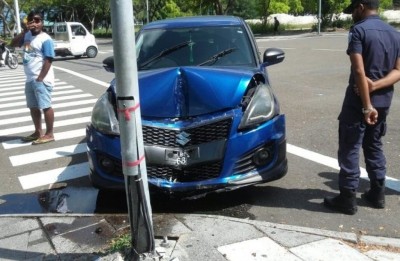 ހުޅުމާލޭގައި އެކްސިޑެންޓެއް ހިނގައި ކާރަކަށް ބޮޑެތި ގެއްލުންތަކެއް