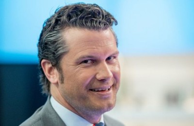 އަތް ނުދޮންނަތާ 10 އަހަރުވެއްޖެ ކަމަށް ފޮކްސް ނިއުސްގެ ޕްރެޒެންޓަރަކު ބުނެފި