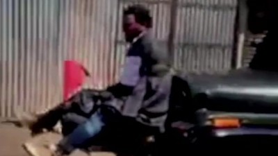 ކަޝްމީރުގެ މީހަކު ޖިޕެއްގައި ބަނދެގެން ދުއްވި އޮފިސަރަށް އިންޑިއާ އަސްކަރިއްޔާއިން އެވޯޑެއް