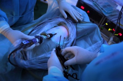 ޒުވާން އަންހެން ދަރިފުޅަށް މަންމަގެ ރަހިމު ހަދިޔާކޮށްފި