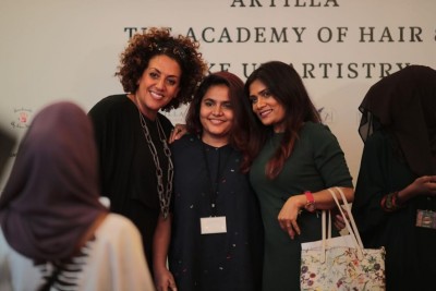 އީމްއާ އެކު ބޭއްވި މޭކަޕް ކުލާހުން މަޝްހޫރު ފެޝަން ވީކެއްގައި ހުނަރު ދައްކާލުމުގެ ފުރުސަތެއް