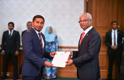 އަޅުގަނޑުގެ މައްސަލައެއް ބަލަމުން ނުދާ ކަމަށް އޭސީސީން މަޖިލިހަށް ކުރިން އެންގި: މަހްލޫފް