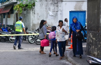 ކުޑަކުދިން ނުކުމެ އުޅެން މަގުތައް ބަންދުކުރަން ފަށައިފި