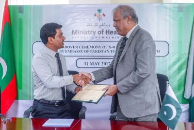 ޕާކިސްތާން ސަރުކާރުން ރާއްޖެއަށް ދެ ޕޯޓަބަލް އެކްސްރޭ މެޝިން ހަދިޔާ ކޮށްފި