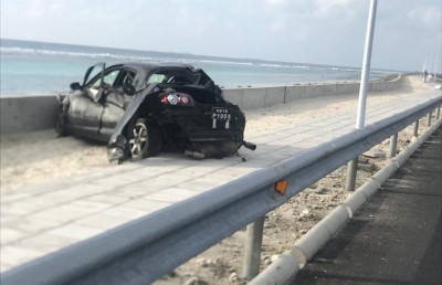 ހައިވޭގައި އެކްސިޑެންޓުވެ ކާރެއް ފުނޑުފުނޑު؛ މީހަކަށް ބޮޑު އަނިޔާއެއް ނުވޭ