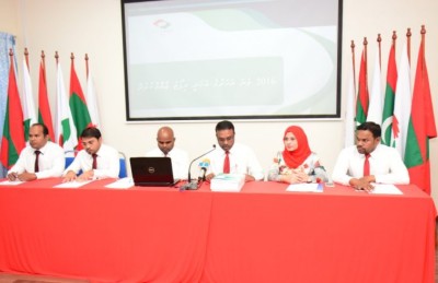 ރިޕޯޓް ޕީޖީގެ މޭޒުމަތީގައި، އެޅި ފިޔަވަޅެއް ނެތް!