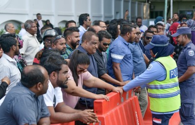 ޔާމީންގެ ފުރަތަމަ ޝަރީއަތް: މާޔޫސްކަމާއި ޝަކުވާ!