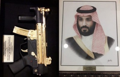 ސައުދީ ވަލީ އަހުދަށް ރަން ޕްލޭޓްލީ ބަޑިއެއް ހަދިޔާކޮށްފި