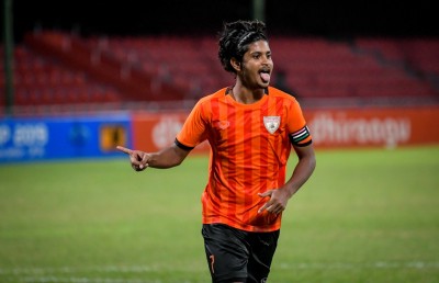 އީގަލްސްގައި ތަފާތު ދެއްކީ ހަންނަ!