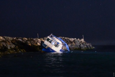 އަލަށް ކެނޑި ނެރަށް ދޯނި އެރީ މޫދަށް އެރިތިބި ބައެއްގެ ސަބަބުން