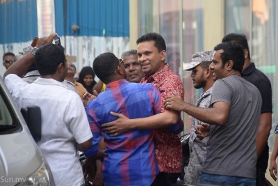 ނާޒިމް އަނބުރާ ޖަލަށް ގެންގޮސްފި