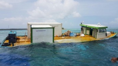 ވެލި ބަރުކޮށްގެން ދިޔަ ދޯންޏެއް އަޑިއަށް ހިނގައްޖެ