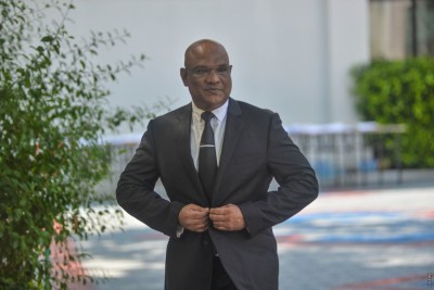 ފިލައިގެން ސްރީލަންކާއަށް ވަޑައިގަންނަވަން އުޅޭ ކަމަށް ބުނެ މެމްބަރު އަރީފުގެ ޕާސްޕޯޓް ހިފަހައްޓައިފި