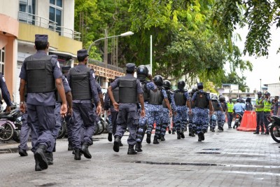 ފުލުުހުންގެ ފޮޓޯ އާއި ޒާތީ މައުލޫމާތު އާއްމުކުރާނަމަ ފިޔަވަޅު އަޅާނަން: ފުލުހުން