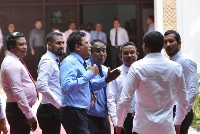 ނިހާނު އިބޫއަށް: "ދެން ކިހިނެއްހޭ މިކަން ކުރާނީ؟"