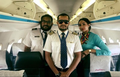 އިމަޖެންސީގައި ޖެއްސި މޯލްޑިވިއަން ފްލައިޓުގެ ކްރޫއަށް ތައުރީފު