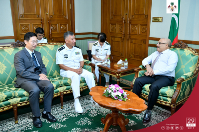 ޗައިނާ ނޭވީގެ ތިން އުޅަނދުގެ ކޮމާންޑަރު ނައިބު ރައީސްގެ އަރިހަށް ޒިޔާރަތްއް ކުރައްވައިފި