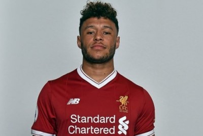 އާސެނަލްގެ އޮކްސްލޭޑް-ޗެމްބަލެއިން 35 މިލިއަނަށް ލިވަޕޫލަށް ސޮއިކޮށްފި