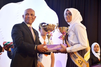 އިމާދުއްދީން ސްކޫލުގެ އެންމެ މޮޅު ދަރިވަރަކަށް އައިޝަތު